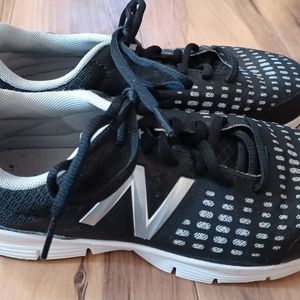 Ladies New Balance 775 Athletic Shoes size 5 wide